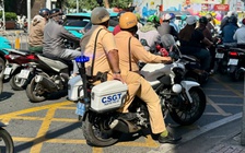 TP.HCM kẻ vạch mắt võng ở trung tâm: Có CSGT tuyên truyền, hàng loạt người vẫn đi sai