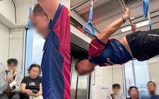 CSGT TP.HCM: Hít xà đơn trên tàu metro là 'gây rối trật tự công cộng'