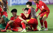 Nỗi niềm chung của HLV Roland và Kim Sang-sik: Chuyện bao năm vẫn thế!