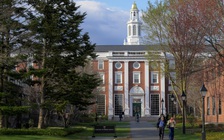 Đại học Harvard 'quyết đấu' Tổng thống Trump