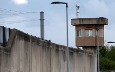 Nhiều nhà tù ở Pháp trở thành mục tiêu ‘tấn công khủng bố’