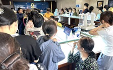 Khách hàng ùn ùn mua vàng khi giá tăng kỷ lục