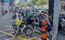 'CSGT sẽ phạt nguội xe đè vạch mắt võng để hạn chế ùn tắc'