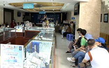 Vàng vượt 120 triệu đồng nhưng mua không dễ