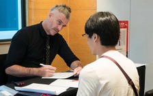 Xét tuyển ĐH 2025: Cân nhắc dùng chứng chỉ hay tham gia thi môn ngoại ngữ