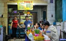 Quán chay gần nửa thế kỷ ở TP.HCM: Thế hệ thứ ba có giữ hương vị xưa?