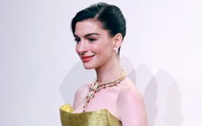 Vẻ đẹp trẻ trung, quyến rũ của Anne Hathaway ở tuổi 43