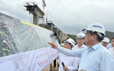 Bộ trưởng Bộ Xây dựng kiểm tra dự án cao tốc Bắc - Nam qua Phú Yên
