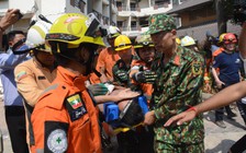 Vỡ òa khoảnh khắc bộ đội Việt Nam và các nước giải cứu nạn nhân sống sót sau 5 ngày động đất