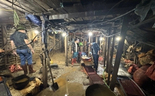 Lào Cai: 100 công an đột kích mỏ vàng lậu