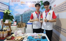 Sinh viên làm vòng đeo tay thông minh cho người khiếm thị