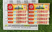 Suýt trúng độc đắc, người đàn ông vẫn vui với 8 tờ vé số giải an ủi