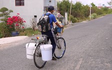 Nhặt ve chai, xin thức ăn thừa nuôi heo để được đến trường