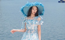 Thu hút mọi ánh nhìn với trang phục màu xanh dương tươi mát