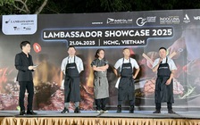 Độc đáo thịt cừu lá lốt mắm nêm trong đêm tiệc ẩm thực Úc