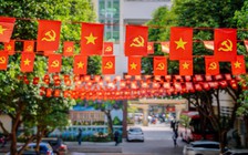 Khuôn viên trường đại học đẹp lộng lẫy với ‘đường cờ Tổ quốc’