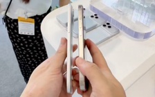 Nhiều người đã có cơ hội 'sờ và cảm nhận' iPhone 17 Air