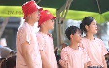 Lâm Vỹ Dạ khóc nghẹn trước cô bé mồ côi nương tựa vào người bà 77 tuổi