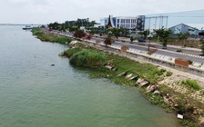 Sạt lở bờ kè sông Tiền