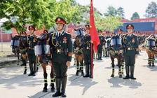 Anh Nguyễn Minh Triết thăm lực lượng CSCĐ kỵ binh tham gia diễu hành 30.4