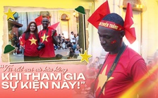 Khách quốc tế khoác áo cờ đỏ sao vàng xem diễu binh: ‘vì tôi yêu Việt Nam’