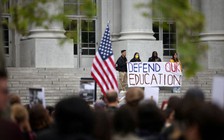 Mỹ khôi phục trạng thái cư trú hợp pháp cho hàng trăm du học sinh