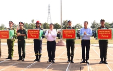 Trưởng ban Tuyên giáo và Dân vận T.Ư thăm và tặng quà các khối diễu binh