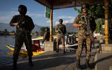 Binh sĩ Ấn Độ - Pakistan đấu súng giữa căng thẳng leo thang