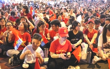 Nghỉ lễ không về quê, không du lịch, nhiều người quyết định ở lại xem diễu binh