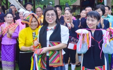 Phu nhân Thủ tướng Nhật Bản trải nghiệm xòe Thái, ném còn