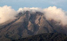 Núi lửa Philippines phun trào