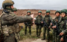 Xem video binh sĩ Triều Tiên tập luyện tại Nga trước khi xuất trận ở Kursk