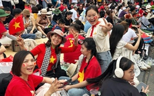 Ngay lúc này: Cảnh tượng khiến nhiều người 'choáng' vì 'chưa từng thấy' ở bến Bạch Đằng