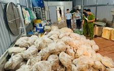 Khám 3 kho đông lạnh, thu hơn 10 tấn nội tạng trâu bò 'bẩn'