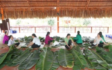 Nghệ nhân tất bật chuẩn bị bánh chưng hơn 1 tấn cho ngày Giỗ tổ Hùng Vương