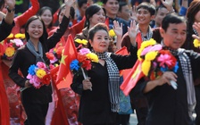 Khoảnh khắc ấn tượng của NSND Thoại Miêu, NSƯT Kim Tử Long tại lễ diễu hành 30.4