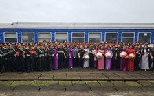 Gặp mặt, tiễn chiến sĩ trên tàu vào Nam diễu binh 50 năm đất nước thống nhất
