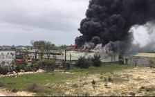 Quảng Trị: Cháy lớn tại một nhà máy chế biến thủy sản gần cảng Cửa Việt