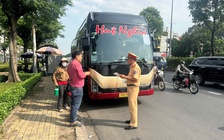 CSGT An Sương kiểm tra thiết bị giám sát, xử lý xe khách vi phạm