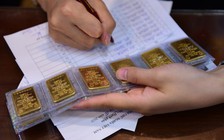 Giá vàng hôm nay 5.4.2025: Người 'đu đỉnh' sau 2 ngày lỗ 5,4 triệu đồng/lượng