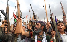 Houthi tấn công 2 tàu chiến Mỹ ở biển Đỏ?