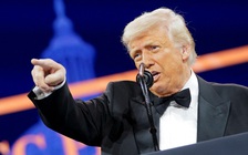 Bị áp thuế trả đũa, Mỹ dọa loại bỏ cổ phiếu Trung Quốc