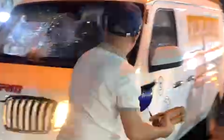Tạm giữ người đàn ông đập vỡ kính ô tô ở TP.HCM