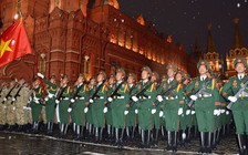 Chiến sĩ Việt Nam cất tiếng hát Kachiusa trong hợp luyện duyệt binh trên Quảng trường Đỏ