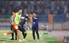 HLV Bình Định khen ‘thủ môn Bùi Tiến Dũng có phút xuất thần’, HLV Đà Nẵng quyết trụ hạng