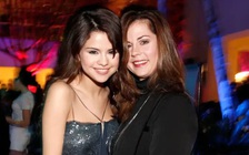 Mẹ của Selena Gomez phải thế chấp nhà để trả lương cho nhân viên