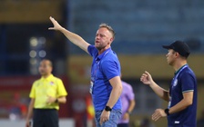 Khẩu chiến: HLV Polking quả quyết ‘CLB CAHN gặp bất lợi’,  HLV Buriram United phản pháo