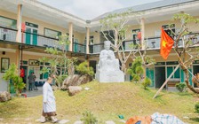 Chuyện tử tế: Nhà sư khoác thêm blouse trắng