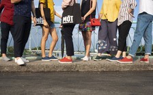 Thời trang Việt giữa 'cơn bão' đóng cửa