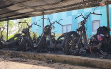 Lửa thiêu rụi hàng loạt xe máy trong một trường học ở Quảng Ngãi